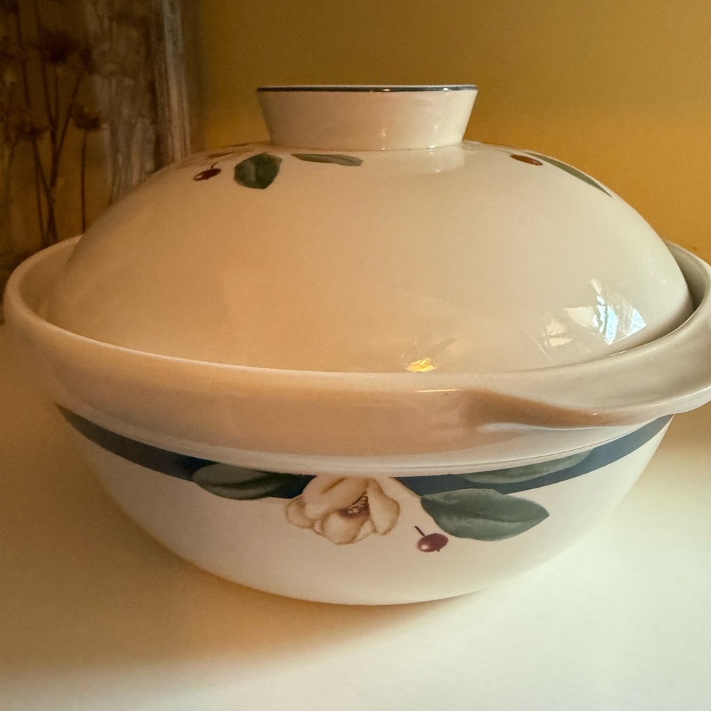 Vintage Citation Savannah Grove Covered Casserole With Beautiful Dogwood